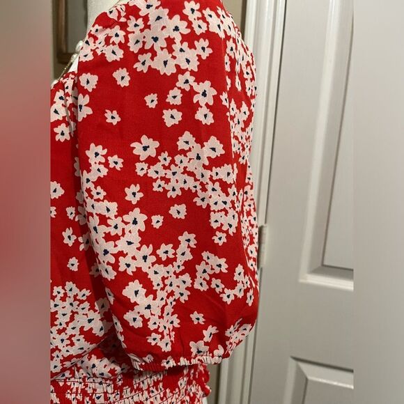 Nine Britton Red White Blue Floral Cropped Top SQ Neckline Smocked Hem M NWOT - Picture 4 of 6
